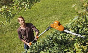 Best Telescopic Hedge Trimmer UK 2026 Reviews