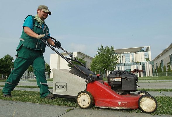 How To Choose The Right Lawnmower