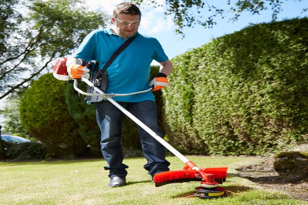 How to use a petrol strimmer